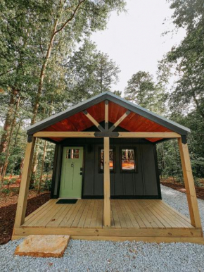 Adorable Studio Style Cabin Located Minutes From Lake Hartwell